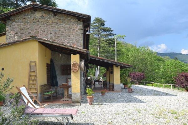 Foto van Cottage in Pescia met zwembad en tuin - Vakantiehuis in San Quirico - Pescia - Ambiance