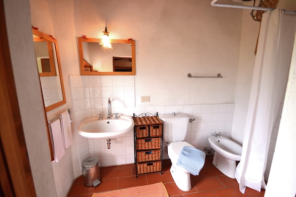 Foto van Cottage in Pescia met zwembad en tuin - Vakantiehuis in San Quirico - Pescia - BathRoom