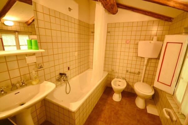 Foto van Rustige retraite met zwembad - Vakantiehuis in Migliorini - Pistoia - BathRoom