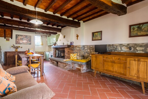 Foto van Boerderij met uitzicht op het zwembad - Vakantiehuis in Bucine (AR) - LivingRoom