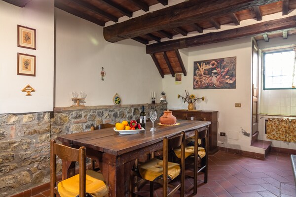 Foto van Boerderij met uitzicht op het zwembad - Vakantiehuis in Bucine (AR) - DiningRoom