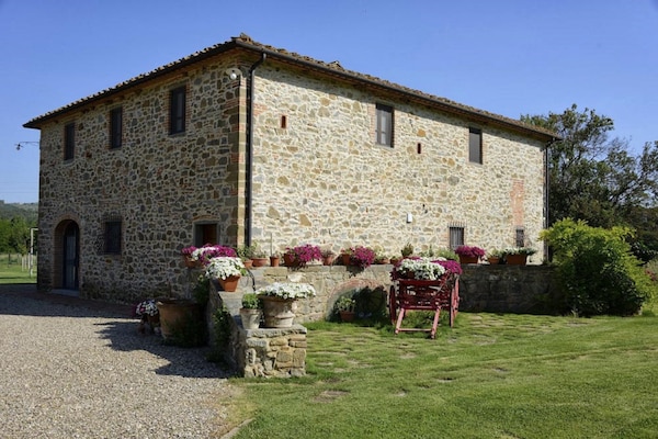 Foto van Toscaanse familievilla met sauna - Vakantiehuis in Bucine - ExteriorSummer