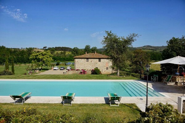 Foto van Toscaanse familievilla met sauna - Vakantiehuis in Bucine - PoolOfHouse