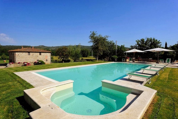 Foto van Toscaanse familievilla met sauna - Vakantiehuis in Bucine - PoolOfHouse