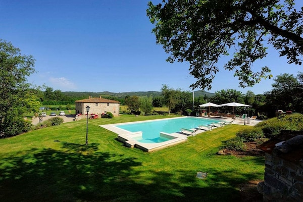 Foto van Toscaanse familievilla met sauna - Vakantiehuis in Bucine - PoolOfHouse