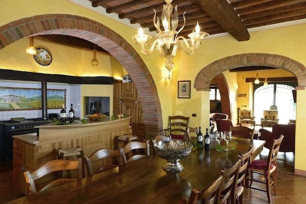Foto van Toscaanse familievilla met sauna - Vakantiehuis in Bucine - DiningRoom