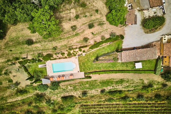 Foto van Boerderij in Chianti met Zwembad en Tuin - Vakantiehuis in Cavriglia - PoolOfHouse