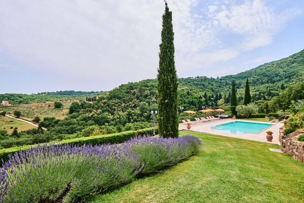 Foto van Boerderij in Chianti met Zwembad en Tuin - Vakantiehuis in Cavriglia - PoolOfHouse