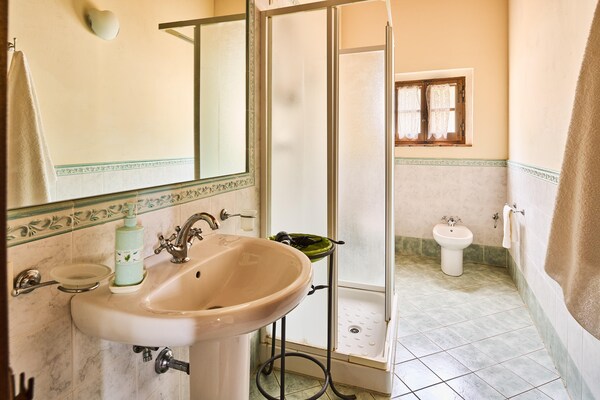 Foto van Boerderij in Chianti met Zwembad en Tuin - Vakantiehuis in Cavriglia - BathRoom