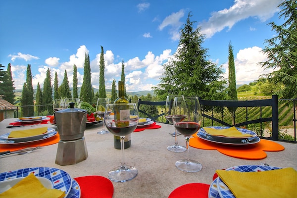 Foto van Chianti-heuvelboerderij - Vakantiehuis in Radda in Chianti - TerraceBalcony