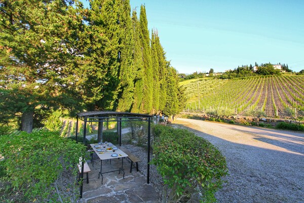Foto van Chianti-heuvelboerderij - Vakantiehuis in Radda in Chianti - TerraceBalcony