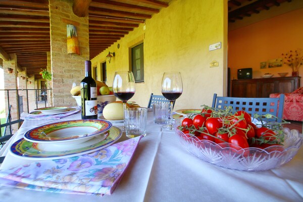 Foto van Boerderij in Montalcino met zwembad en tuin - Vakantiehuis in Montalcino - Ambiance