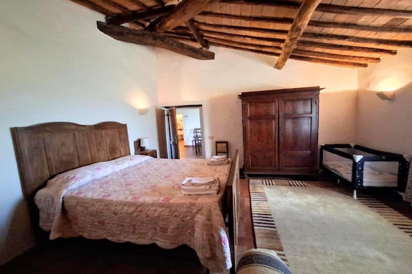 Foto van Authentieke Toscaanse ontsnapping met tuin, vlakbij Siena en Chianti. - BedRoom