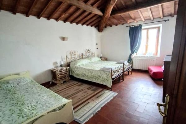 Foto van Authentieke Toscaanse ontsnapping met tuin, vlakbij Siena en Chianti. - BedRoom