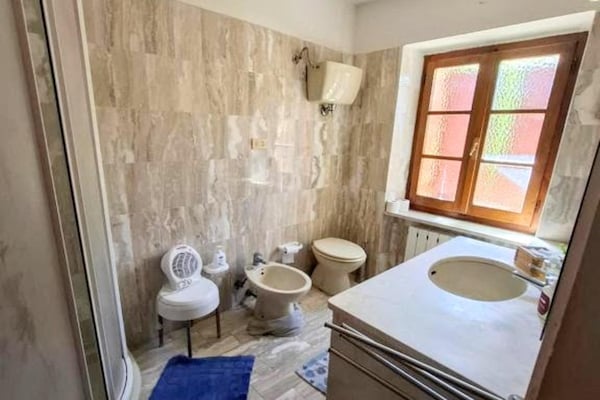 Foto van Authentieke Toscaanse ontsnapping met tuin, vlakbij Siena en Chianti. - BathRoom