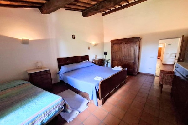 Foto van Authentieke Toscaanse ontsnapping met tuin, vlakbij Siena en Chianti. - BedRoom