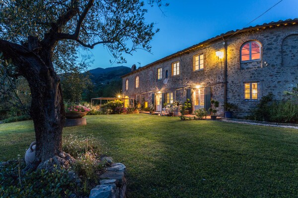 Foto van Boerderij in Toscaanse stijl in Capannori - Vakantiehuis in Capannori - ExteriorSummer