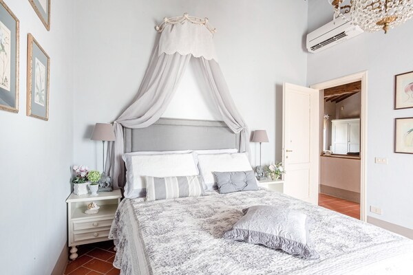 Foto van Boerderij in Toscaanse stijl in Capannori - Vakantiehuis in Capannori - BedRoom