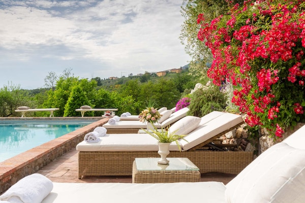 Foto van Boerderij in Toscaanse stijl in Capannori - Vakantiehuis in Capannori - PoolOfHouse