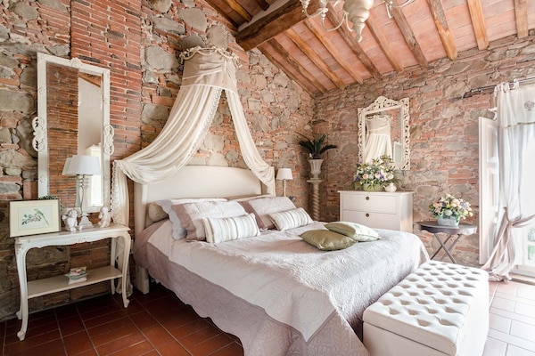 Foto van Boerderij in Toscaanse stijl in Capannori - Vakantiehuis in Capannori - BedRoom