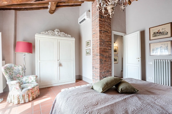 Foto van Boerderij in Toscaanse stijl in Capannori - Vakantiehuis in Capannori - BedRoom