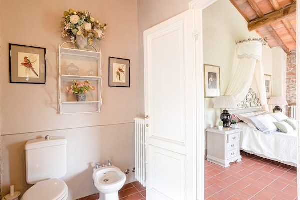 Foto van Boerderij in Toscaanse stijl in Capannori - Vakantiehuis in Capannori - BathRoom
