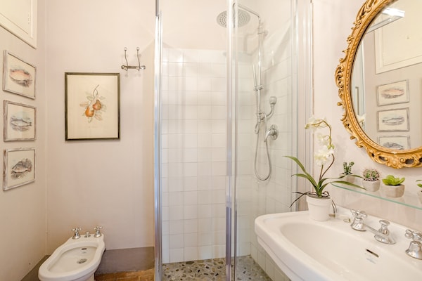 Foto van Boerderij in Toscaanse stijl in Capannori - Vakantiehuis in Capannori - BathRoom