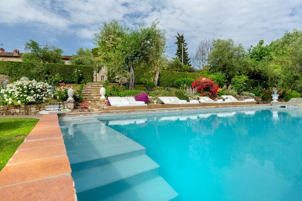 Foto van Boerderij in Toscaanse stijl in Capannori - Vakantiehuis in Capannori - PoolOfHouse