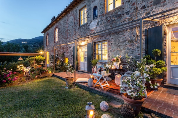 Foto van Boerderij in Toscaanse stijl in Capannori - Vakantiehuis in Capannori - TerraceBalcony