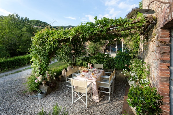 Foto van Boerderij in Toscaanse stijl in Capannori - Vakantiehuis in Capannori - TerraceBalcony
