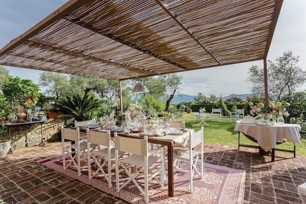 Foto van Boerderij in Toscaanse stijl in Capannori - Vakantiehuis in Capannori - TerraceBalcony