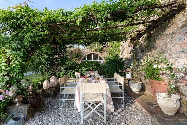 Foto van Boerderij in Toscaanse stijl in Capannori - Vakantiehuis in Capannori - TerraceBalcony