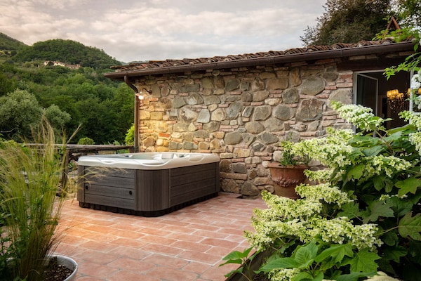 Foto van Boerderij in Toscaanse stijl in Capannori - Vakantiehuis in Capannori - TerraceBalcony
