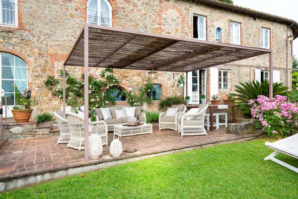 Foto van Boerderij in Toscaanse stijl in Capannori - Vakantiehuis in Capannori - GardenSummer
