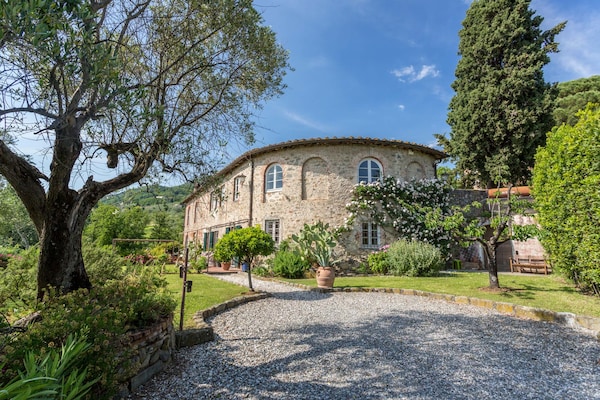Foto van Boerderij in Toscaanse stijl in Capannori - Vakantiehuis in Capannori - GardenSummer