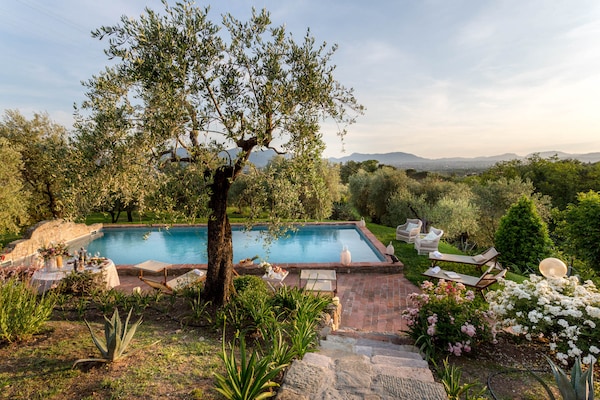 Foto van Boerderij in Toscaanse stijl in Capannori - Vakantiehuis in Capannori - PoolOfHouse
