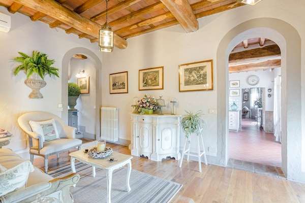Foto van Boerderij in Toscaanse stijl in Capannori - Vakantiehuis in Capannori - LivingRoom