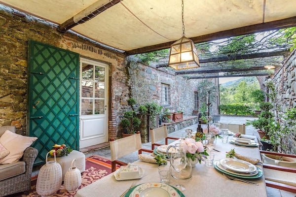 Foto van Boerderij in Toscaanse stijl in Capannori - Vakantiehuis in Capannori - DiningRoom