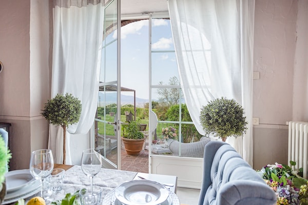 Foto van Boerderij in Toscaanse stijl in Capannori - Vakantiehuis in Capannori - DiningRoom