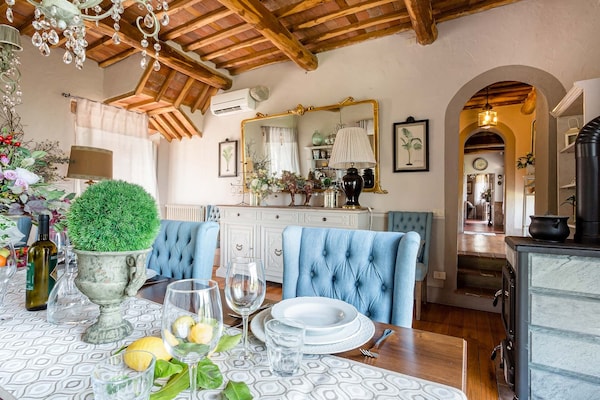 Foto van Boerderij in Toscaanse stijl in Capannori - Vakantiehuis in Capannori - DiningRoom
