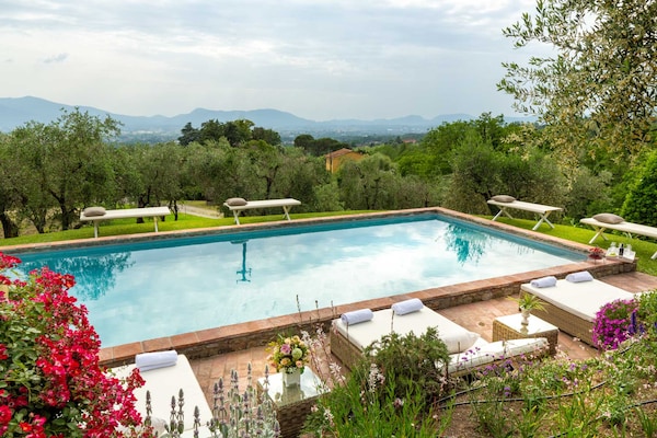 Foto van Boerderij in Toscaanse stijl in Capannori - Vakantiehuis in Capannori - PoolOfHouse