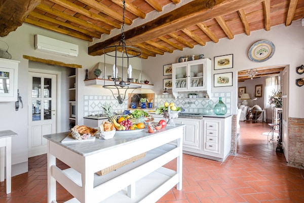 Foto van Boerderij in Toscaanse stijl in Capannori - Vakantiehuis in Capannori - Kitchen