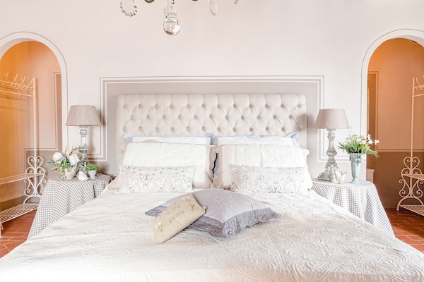 Foto van Boerderij in Toscaanse stijl in Capannori - Vakantiehuis in Capannori - BedRoom