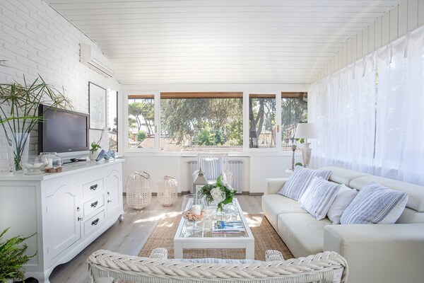 Foto van Villa in Forte dei Marmi bij het Strand - Vakantiehuis in Forte dei Marmi - LivingRoom