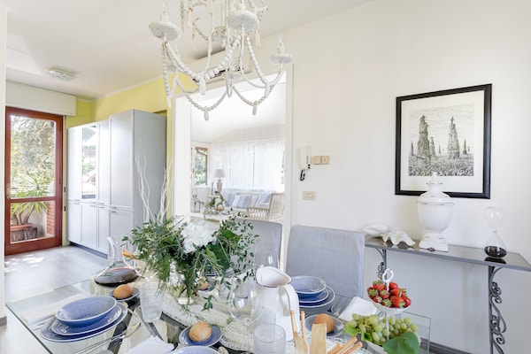 Foto van Villa in Forte dei Marmi bij het Strand - Vakantiehuis in Forte dei Marmi - DiningRoom