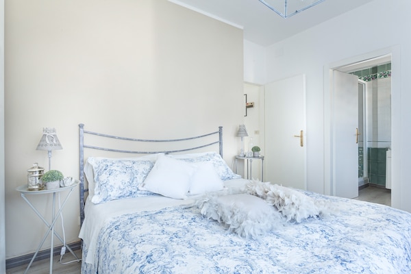 Foto van Villa in Forte dei Marmi bij het Strand - Vakantiehuis in Forte dei Marmi - BedRoom