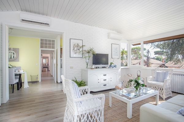 Foto van Villa in Forte dei Marmi bij het Strand - Vakantiehuis in Forte dei Marmi - LivingRoom
