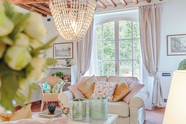 Foto van Boerderij bij Lucca met Toscaanse Uitzicht - Vakantiehuis in Pieve di Compito - LivingRoom