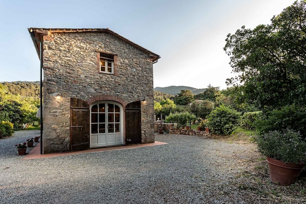 Foto van Boerderij bij Lucca met Toscaanse Uitzicht - Vakantiehuis in Pieve di Compito - ExteriorSummer