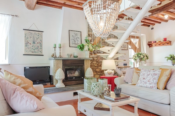 Foto van Boerderij bij Lucca met Toscaanse Uitzicht - Vakantiehuis in Pieve di Compito - LivingRoom